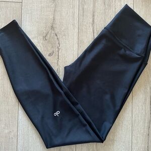 Alo 7/8 Air Lift High Waited Black Leggings Size Medium Small.